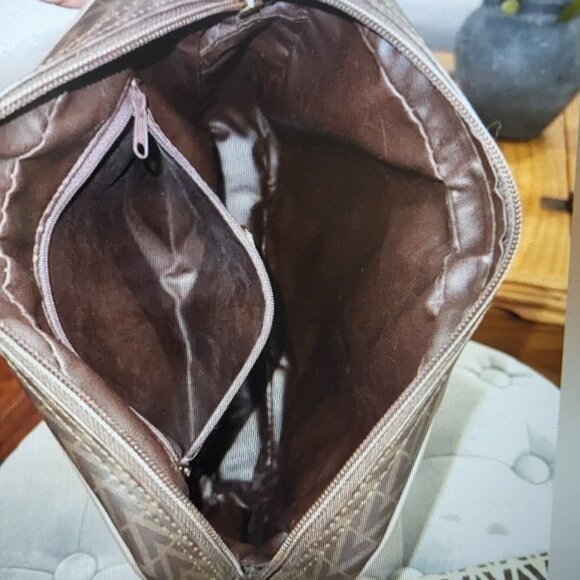 MARIO VALENTINO Vintage Monogram Shoulder Bag w/dust bag EUC - Picture 7 of 7